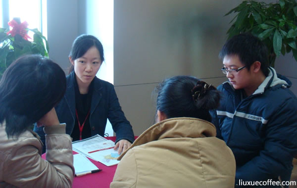 销售+服务！双重身份让留学咨询顾问苦不堪言-留学行业观察